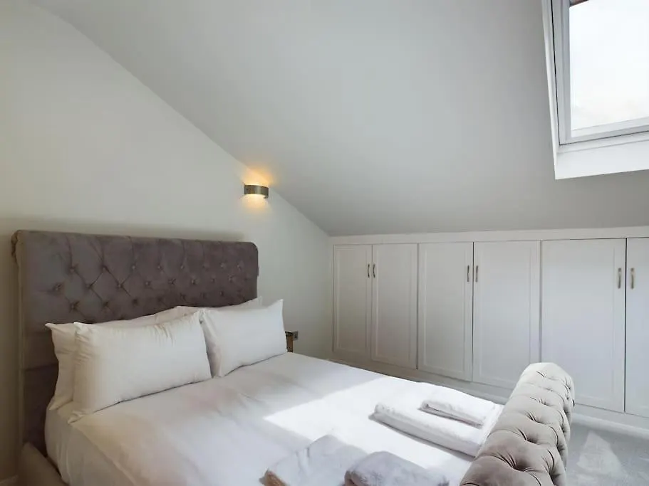 The Hideout King Bed/W Tv Free Parking Villa Cheltenham