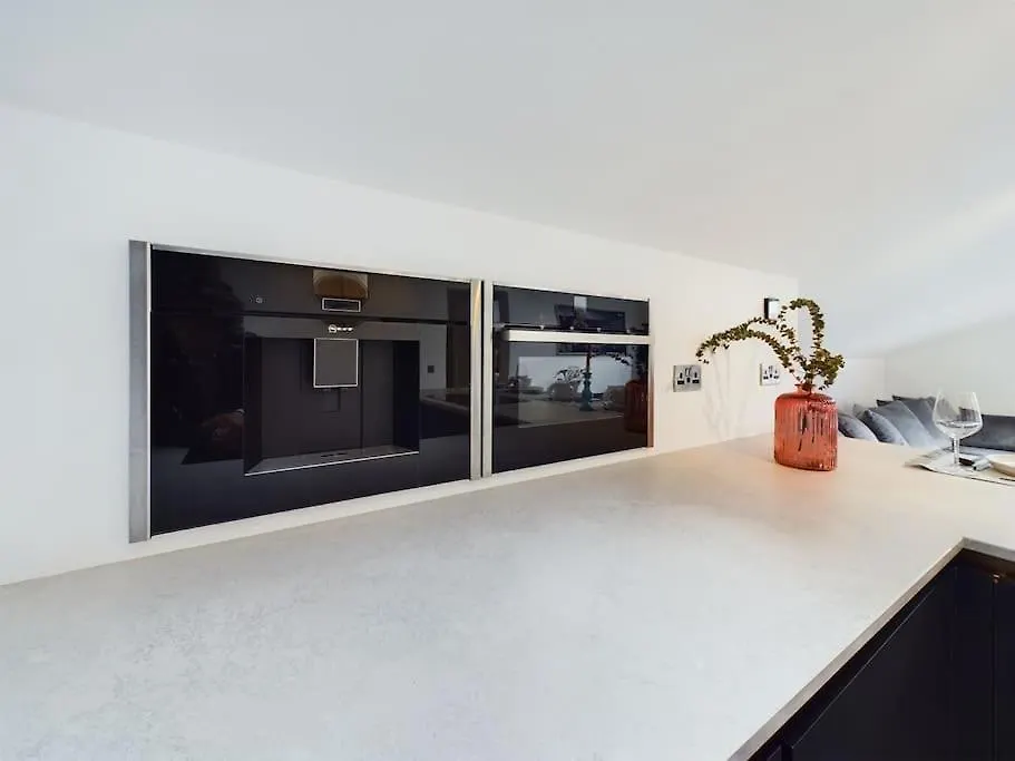 The Hideout King Bed/W Tv Free Parking Villa Cheltenham 0*,