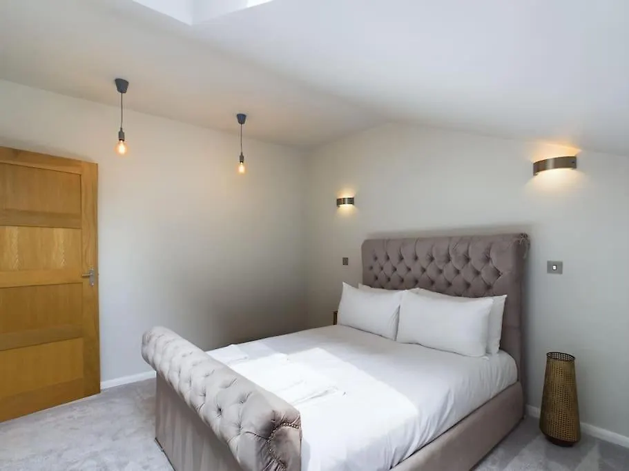 The Hideout King Bed/W Tv Free Parking Villa Cheltenham Holiday home