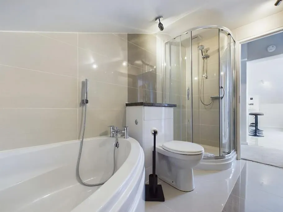 The Hideout King Bed/W Tv Free Parking Villa Cheltenham United Kingdom