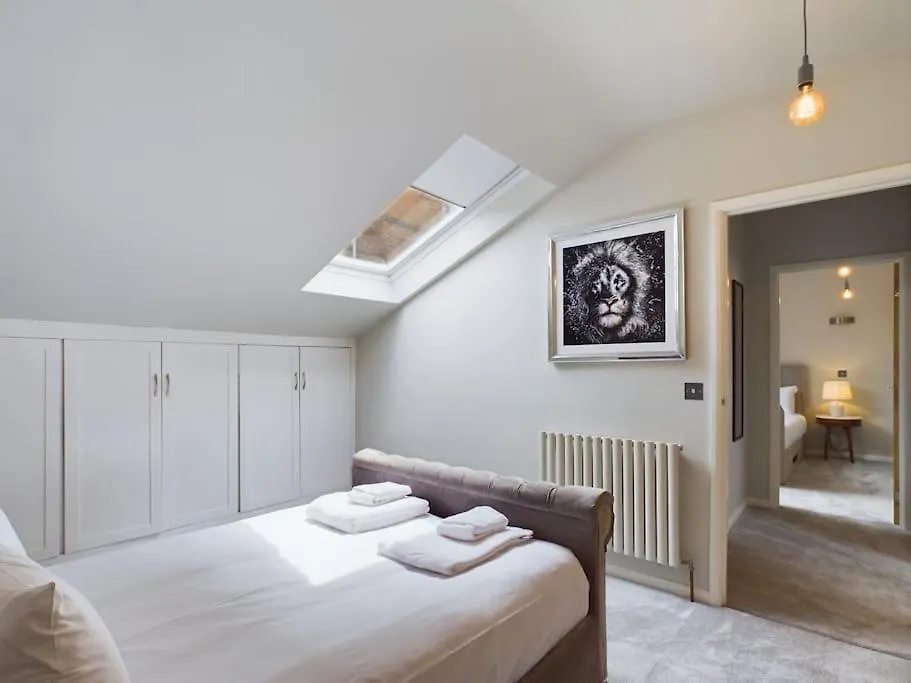 The Hideout King Bed/W Tv Free Parking Villa Cheltenham