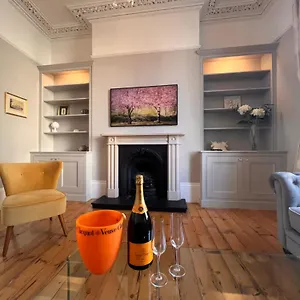 No2 Clarence Grade Ii Regency Townhouse Short Walk To Racecourse And Town Centre Holiday home