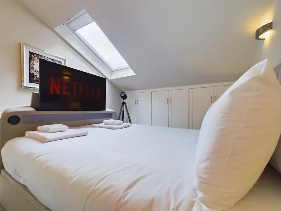 Holiday home The Hideout King Bed/W Tv Free Parking Villa Cheltenham