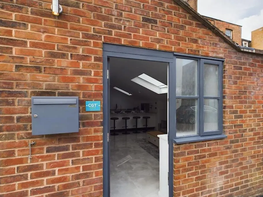 The Hideout King Bed/W Tv Free Parking Villa Cheltenham 0*,  United Kingdom